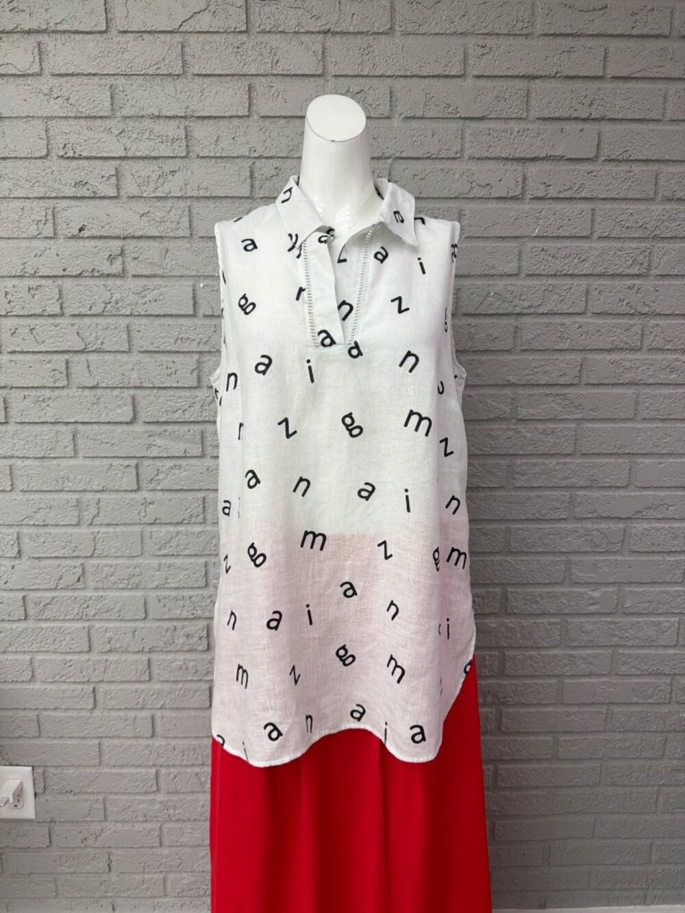 Chico’s Women’s No Iron Linen Alphabet Print Sleeveless Tunic Blouse Size 1(8-10
